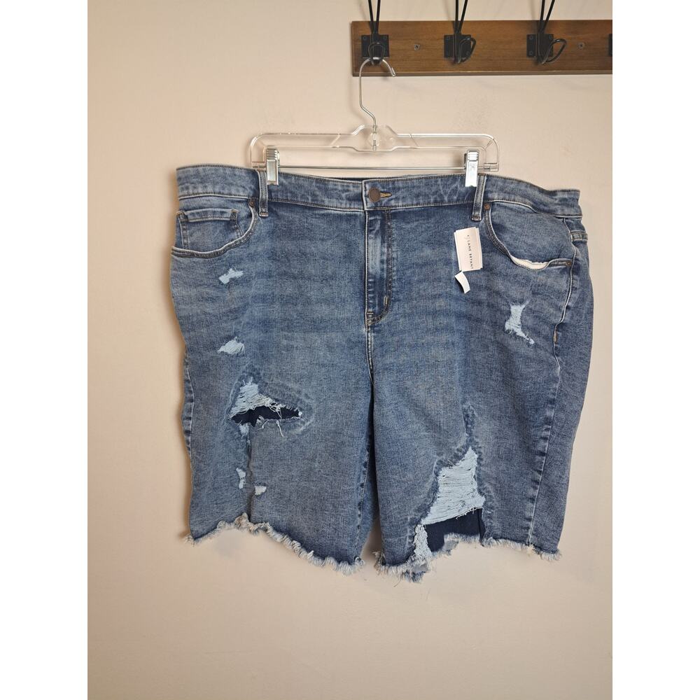 Lane Bryant NWT Women's Distressed Boyfriend Bermuda Midrise W46